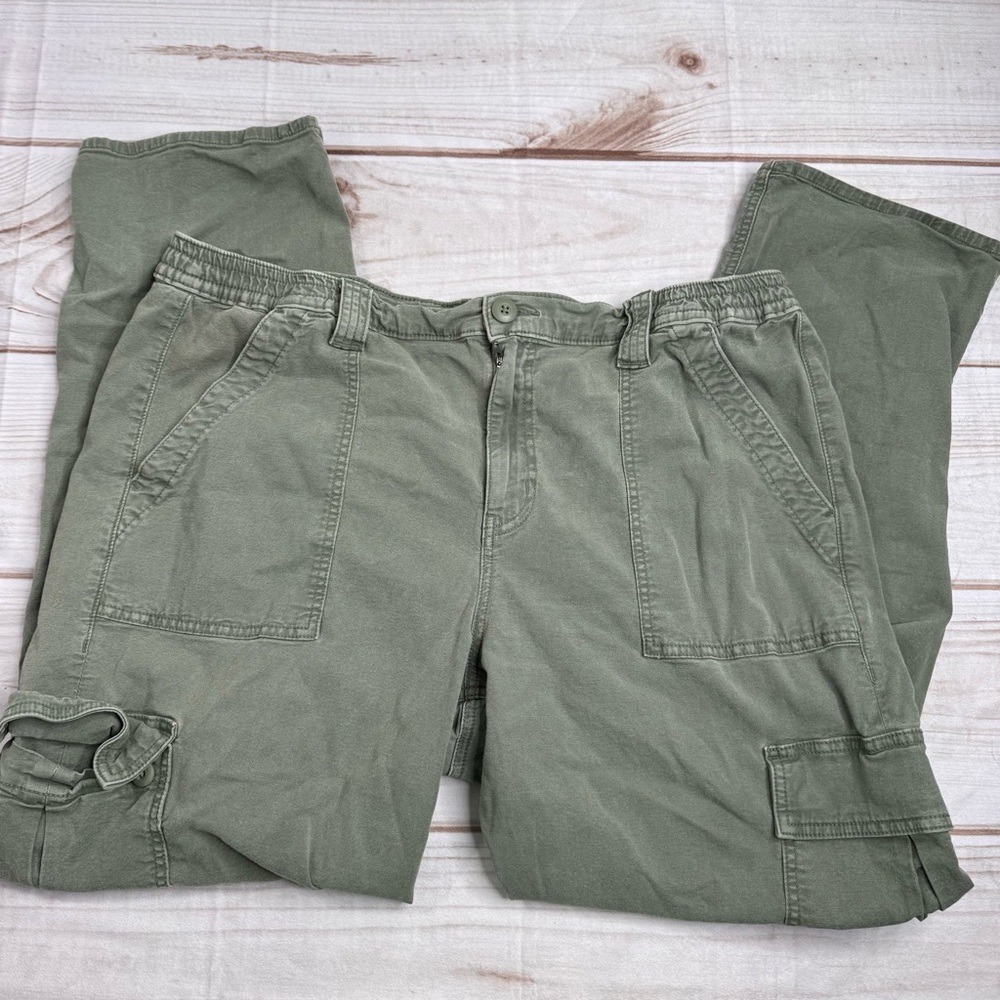 American Eagle Outfitters Green Cargo Pants Relaxed Fit